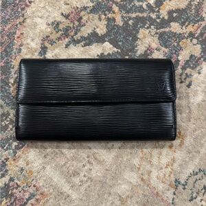 LOUIS VUITTON Black EPI long wallet, GIFTABLE-LIKE NEW